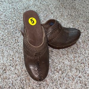 Ugg leather shoes size 5